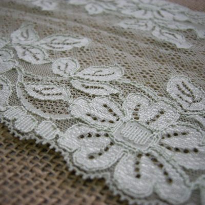 Balza in pizzo floreale - verde chiaro