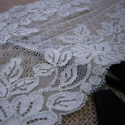 Balza in pizzo floreale - verde chiaro