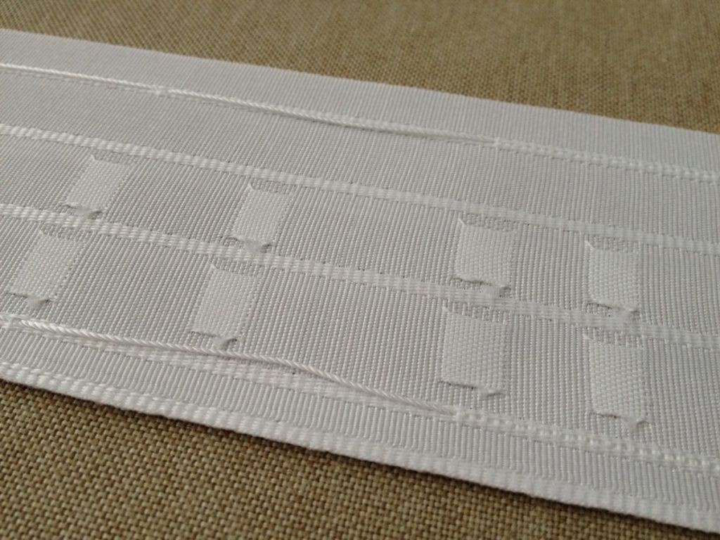 Nastro arricciatenda a piega alternata - bianco