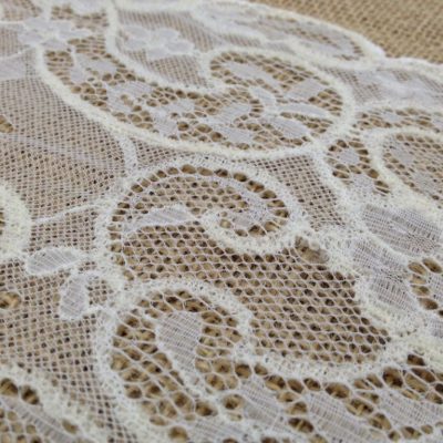 Balza in pizzo in rete con trama floreale - bianco