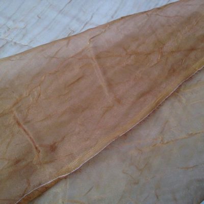 Tendaggio in organza effetto stropicciato dorato - giallo sabbia2