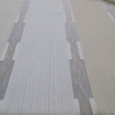 Tendaggio a fasce verticali e righe tortora - avorio e crema