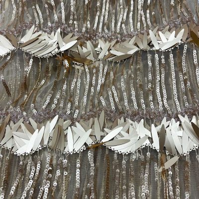 Tulle con glitter applicazioni e paillettes color oro antico 3