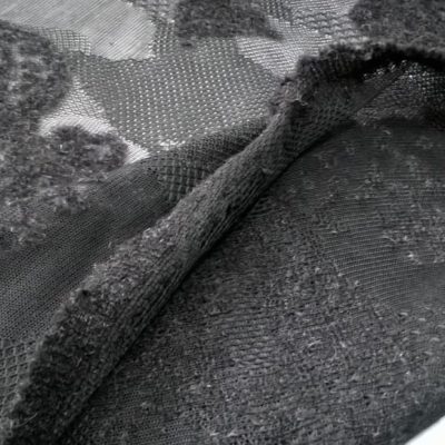 Tessuto in pizzo a rete motivo a fiori in rilievo - nero