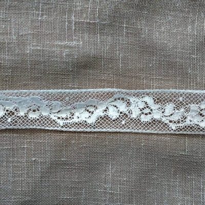 Balza in pizzo fantasia floreale ondulata - bianco latte 2