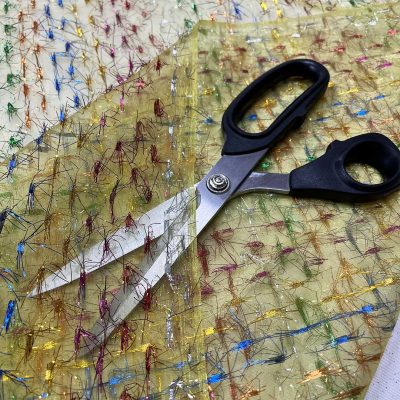 Organza gialla con batuffoli di lam&egrave; multicolor 1