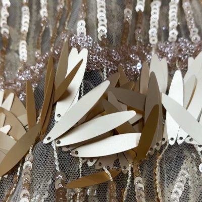 Tulle con glitter applicazioni e paillettes color oro antico 1