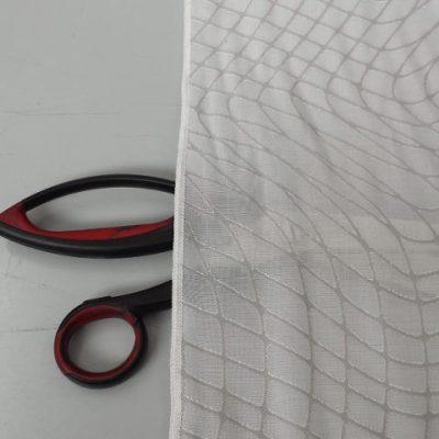 Tendaggio motivo a rete ondulata - bianco e grigio