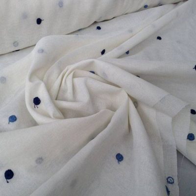 Tessuto tendaggio a pois ricamati - bianco con fantasie colorate