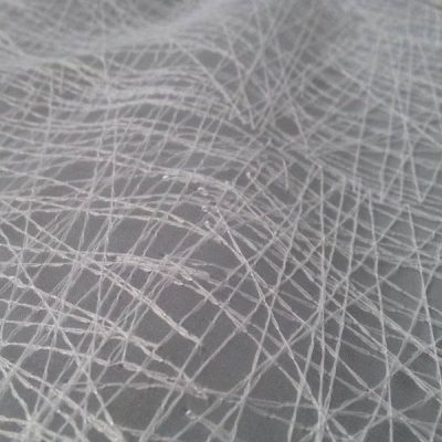 Tendaggio in organza a fili ricamati intrecciati - bianco