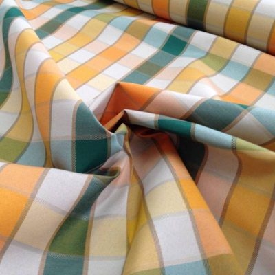 Tessuto per tovaglie in cotone resinato a quadretti - verde arancione e beige