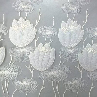 Tessuto ricamato in pizzo motivo floreale - bianco