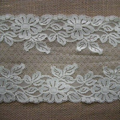 Balza in pizzo floreale - verde chiaro