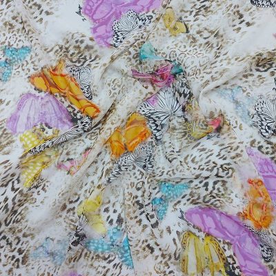 Tessuto voile di seta maculato con farfalle colorate 1