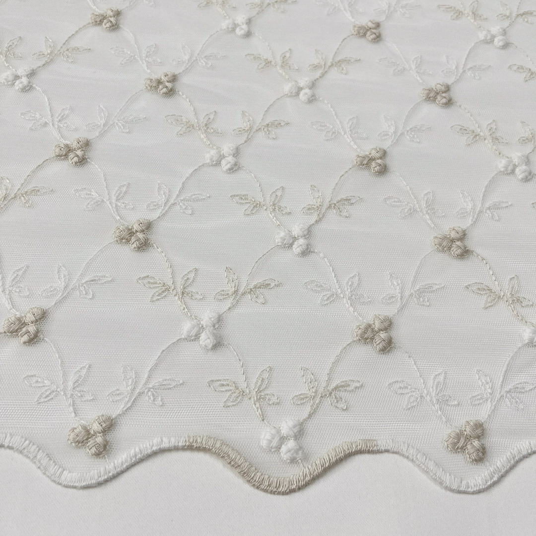 Tessuto per tende in tulle con ricami floreali bicolore 9