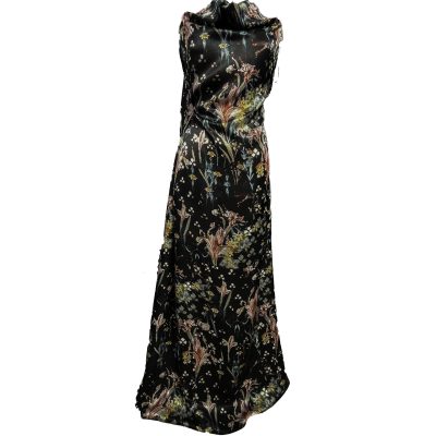 Raso di seta alta moda fantasia floreale su sfondo nero mannequin 6