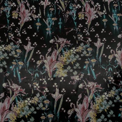 Raso di seta alta moda fantasia floreale su sfondo nero 4