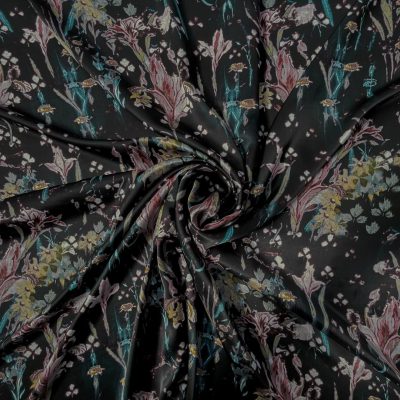 Raso di seta alta moda fantasia floreale su sfondo nero 2
