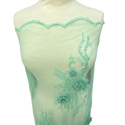 Pizzo su base di tulle ricami floreali Made in Italy Alt.130cm