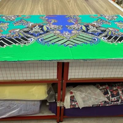 Scampolo di tessuto in raso di seta fantasia esotica 12