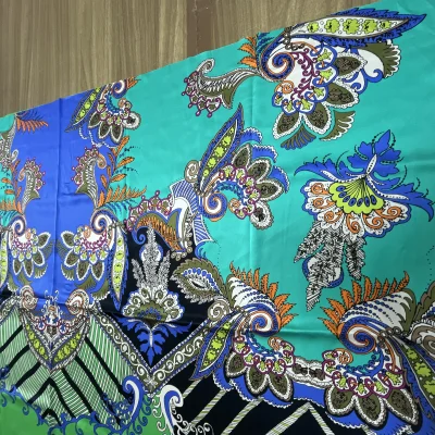 Scampolo di tessuto in raso di seta fantasia esotica 9