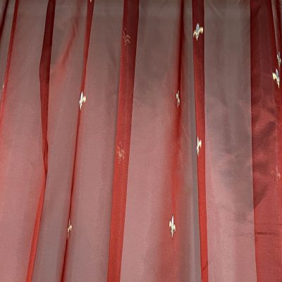 Tessuto per tenda in organza rosso rubino con gigli in lam&egrave; 10