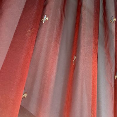 Tessuto per tenda in organza rosso rubino con gigli in lam&egrave; 9