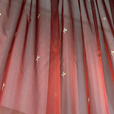 Tessuto per tenda in organza rosso rubino con gigli in lam&egrave; 7