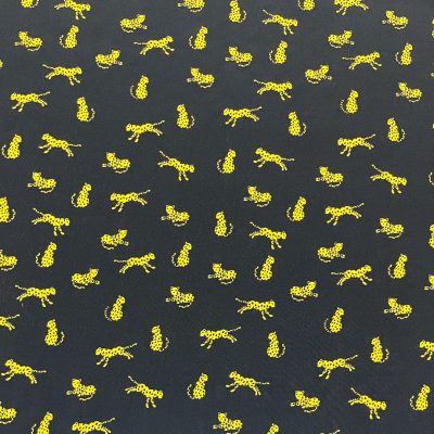 Cr&egrave;pe di pura seta fantasia ghepardi su sfondo nero 4