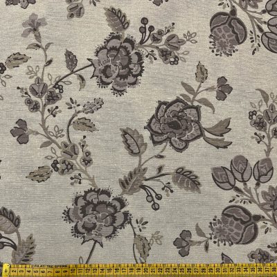 Tessuto multiuso fantasia naturale con fiori tortora marroncino su sfondo ecr&ugrave; 3