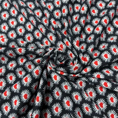 Maglina di puro cotone a fantasia floreale su sfondo nero 1