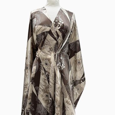 Raso di pura seta alta moda con fantasia geometrica e floreale manichino 1