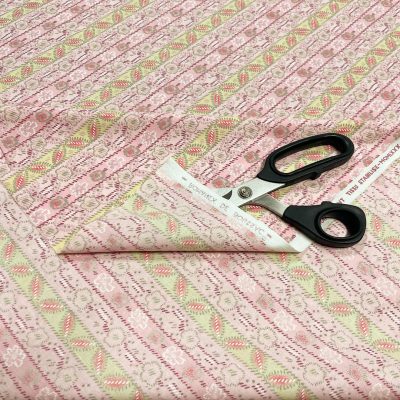 Tessuto in cotone con fantasia floreale baby rosa e verde 3