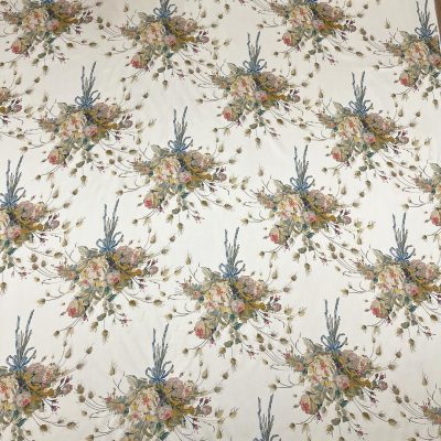 Raso di pura seta alta moda con bouquet floreali sfondo avorio 7