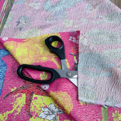 Tessuto alta moda sfondo fucsia e lurex in pura seta fauna e flora 6