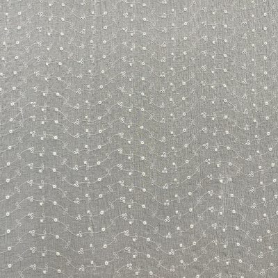 Tessuto da abbigliamento sangallo goffrato bianco naturale 7