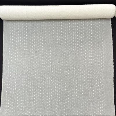 Tessuto da abbigliamento sangallo goffrato bianco naturale 4