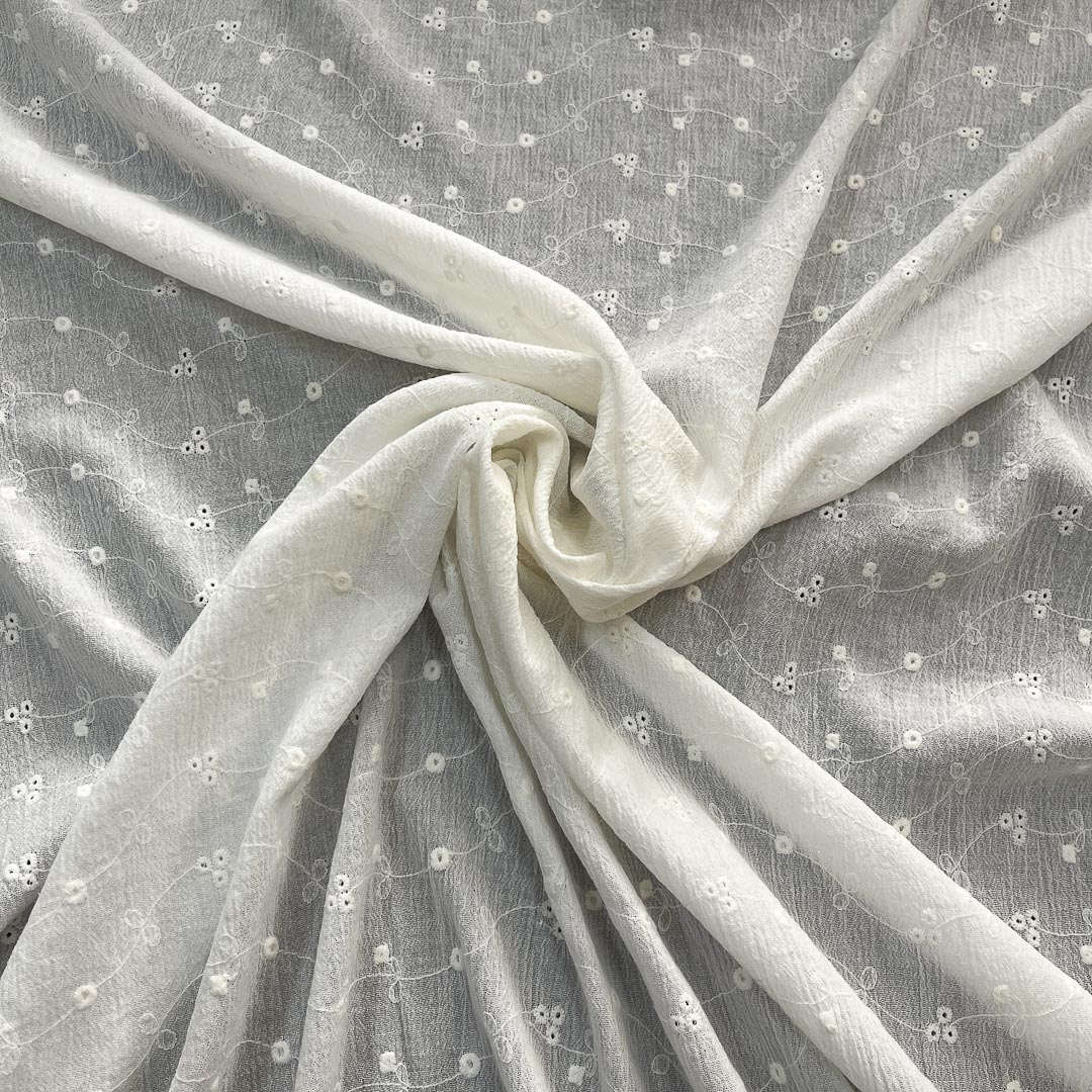 Tessuto da abbigliamento sangallo goffrato bianco naturale 8