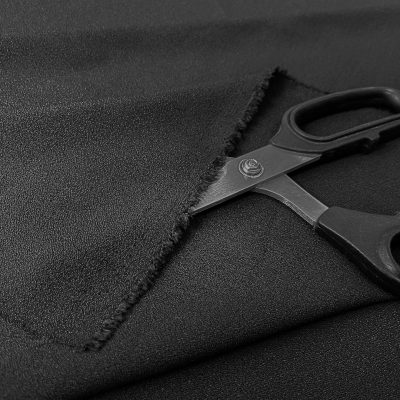 Tessuto in crepe di viscosa nera 1