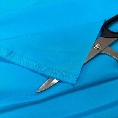 Tessuto in pura seta tinta unita azzurra 2