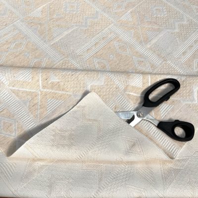 Tessuto da arredo misto cotone motivo geometrico tortora 3