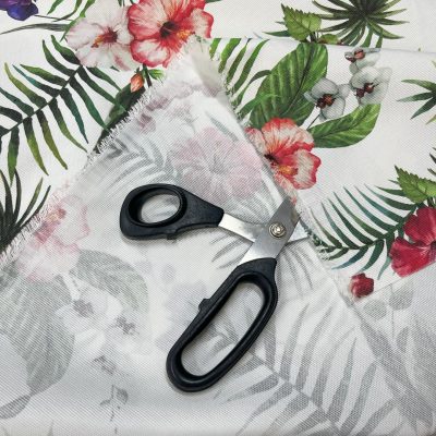 Tessuto da arredo water resistant a fantasia floreale dettaglio forbice 2