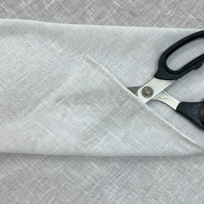 Tessuto per tende effetto lino bianco naturale bianco ottico dettaglio forbice 4