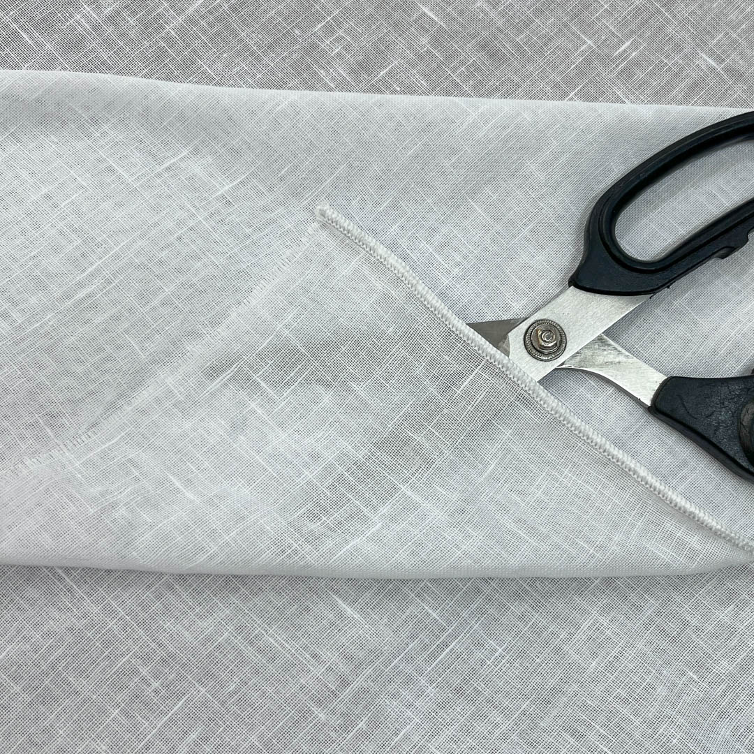 Tessuto per tende effetto lino bianco naturale bianco ottico dettaglio forbice 4