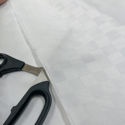 tessuto multiuso a quadretti lucido opaco dettaglio forbice 4