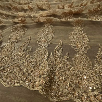 Pizzo in tulle con preziosi ricami oro 3