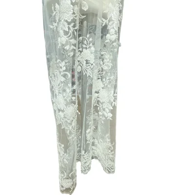 Pizzo in tulle con preziosi ricami oro Bianco 3