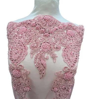 Pizzo in tulle con preziosi ricami rosa 1