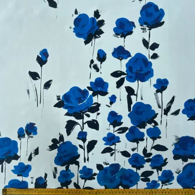 Scampolo di raso di seta coprente fantasia floreale 2