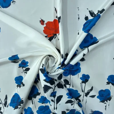 Scampolo di raso di seta coprente fantasia floreale 1